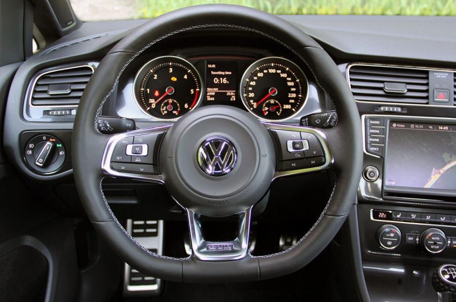 Панель приборов Volkswagen Golf GTD 5-Door 2017 года  (WW) (фото 58 из 58)